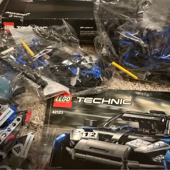 LEGO Technic McLaren Senna GTR 42123 Build Set - Picture 7 of 8